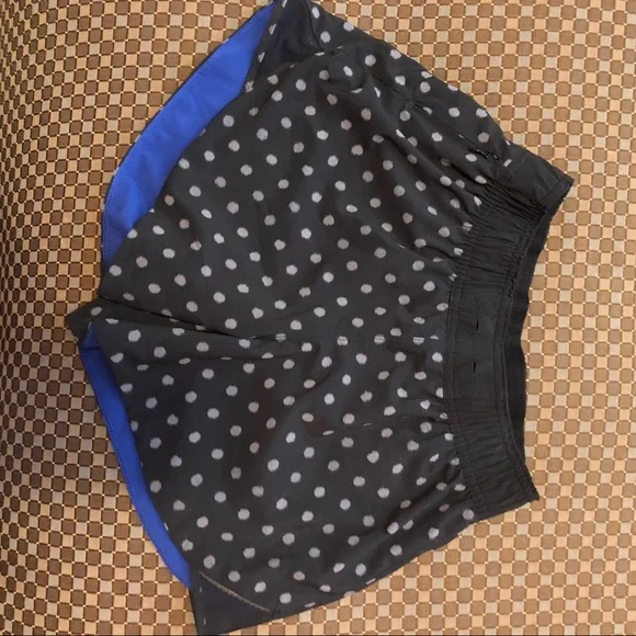 Lululemon polka dot shorts 4 - Picture 2 of 4